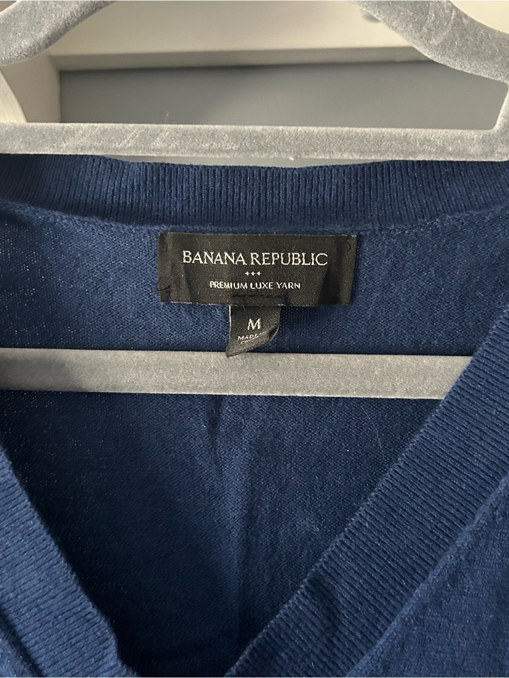 Banana Republic Women's Navy V-Neck Sweater - Picture 2 of 3